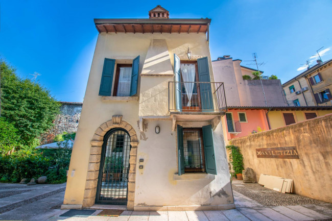 Casa Semindipendente in vendita a Verona