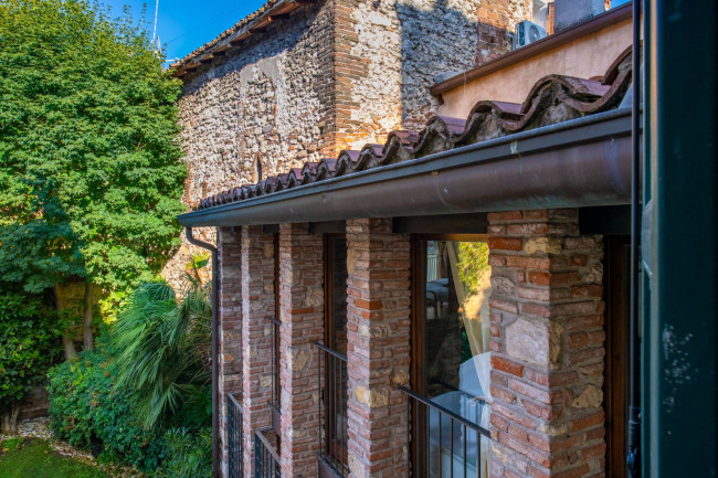 Casa Semindipendente in vendita a Verona