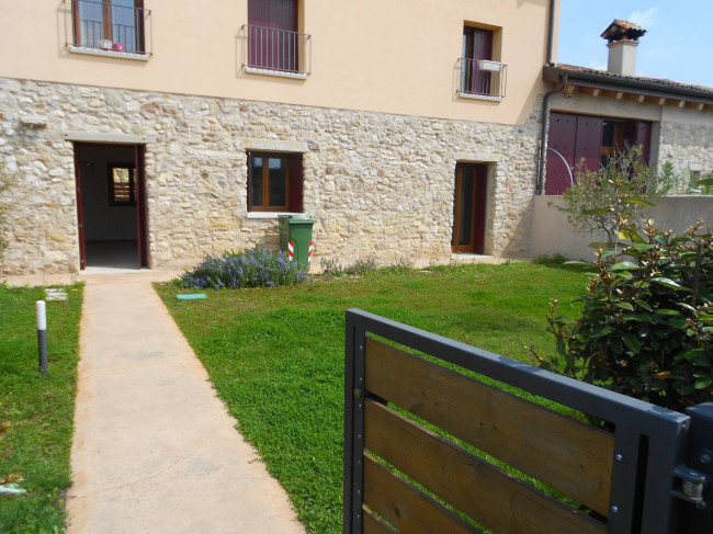 Appartamento in Affitto a Peschiera del Garda