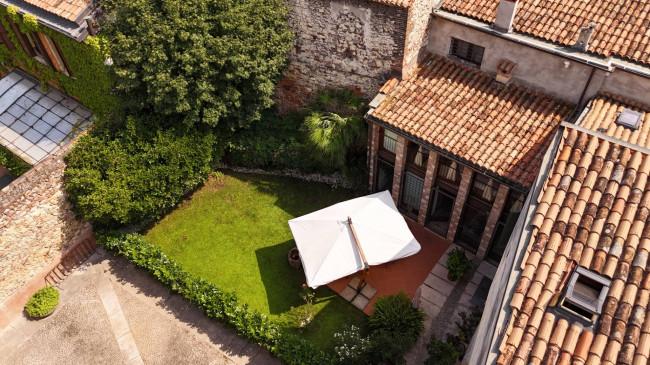 Casa Semindipendente in vendita a Verona