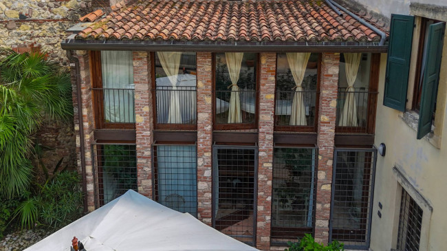 Casa Semindipendente in vendita a Verona
