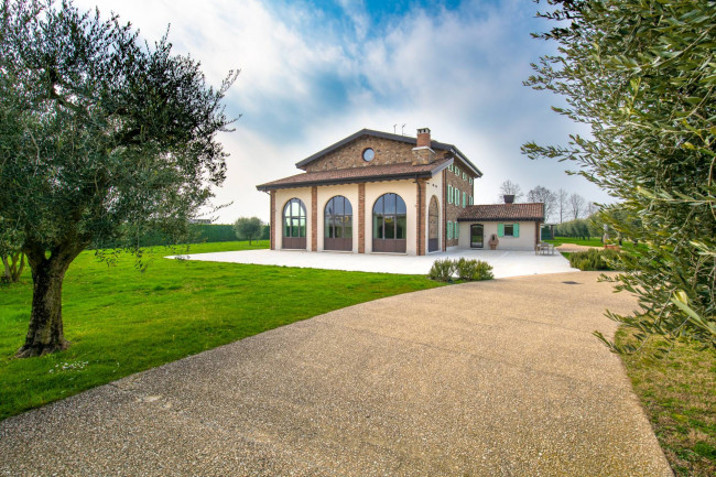 Villa in vendita a Lazise