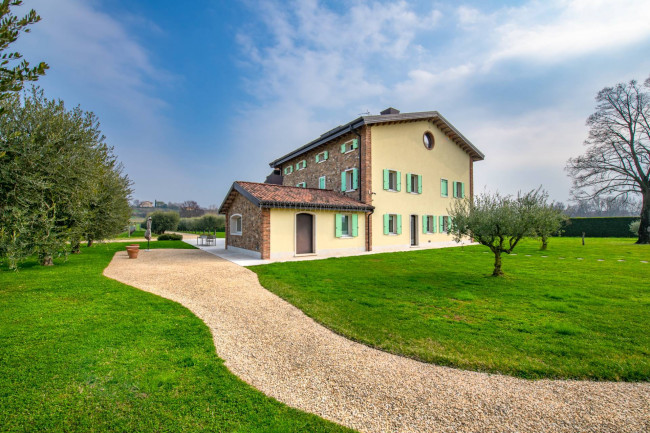 Villa in vendita a Lazise