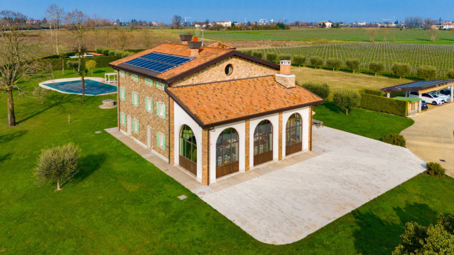 Villa in vendita a Lazise