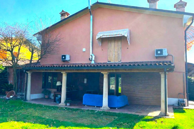 Villa for sale in Pescantina
