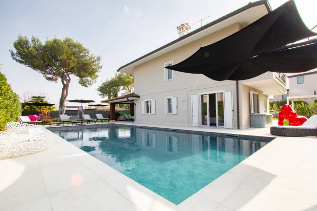 Villa in Vendita a Desenzano del Garda