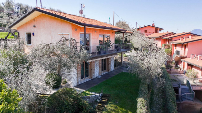 Villa in vendita a Brenzone