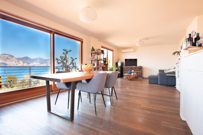 Villa in vendita a Brenzone