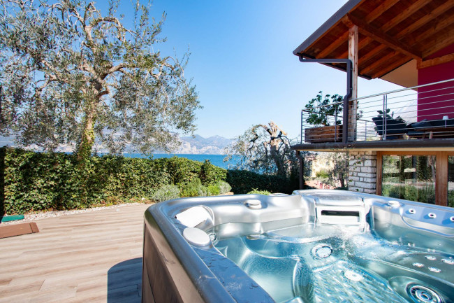 Villa in vendita a Brenzone