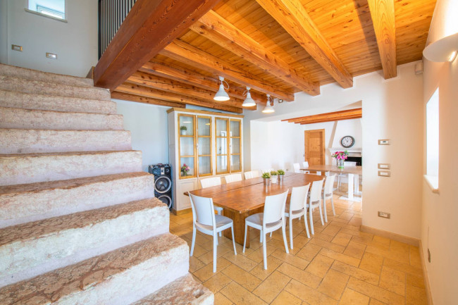 Rustico in vendita a Caprino Veronese