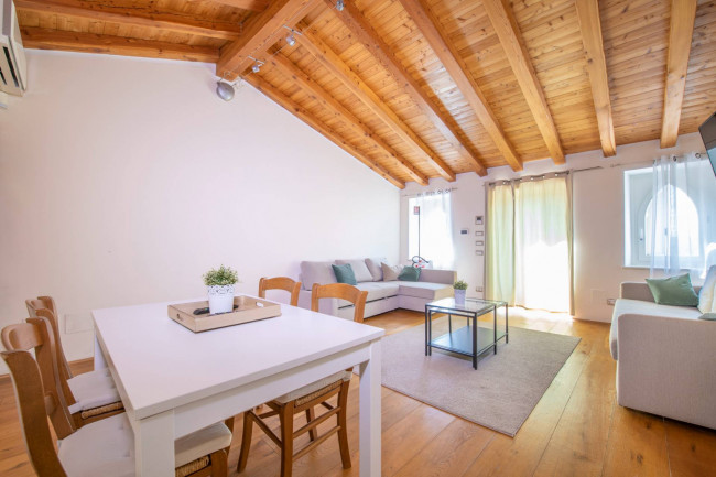 Rustico in vendita a Caprino Veronese