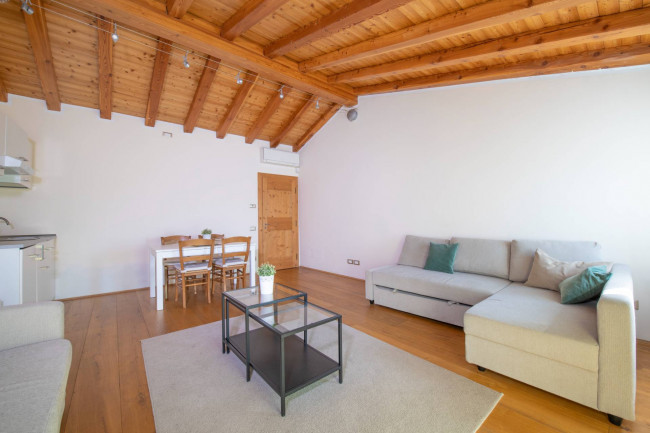 Rustico in vendita a Caprino Veronese