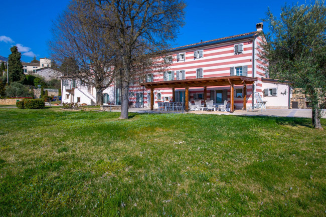 Rustico in Vendita a Caprino Veronese