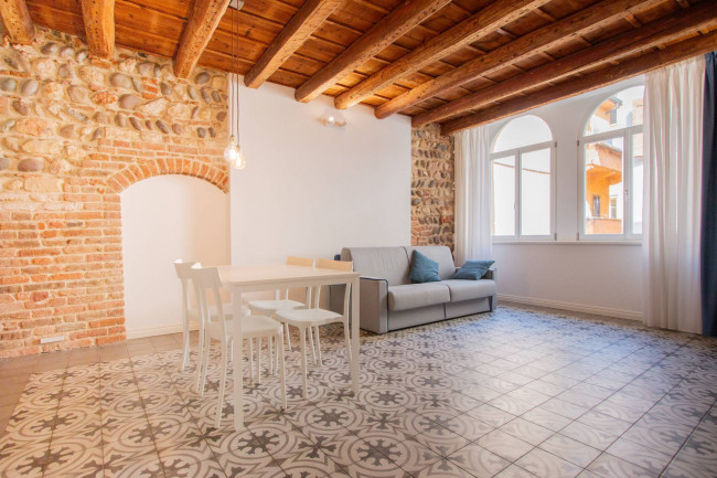 Stabile/Palazzo in vendita a Verona