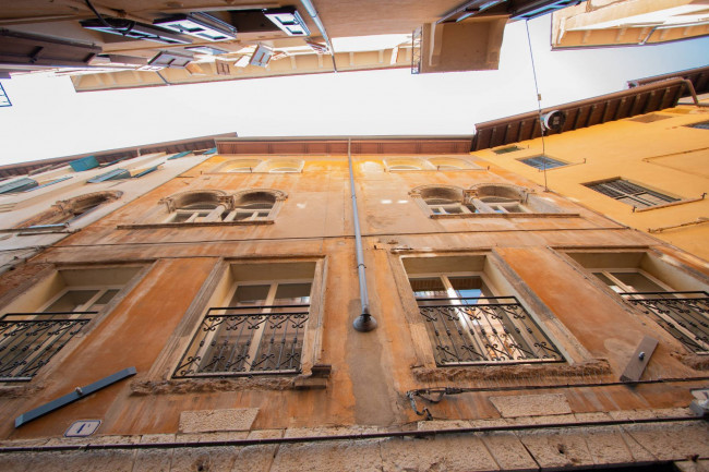 Stabile/Palazzo in vendita a Verona