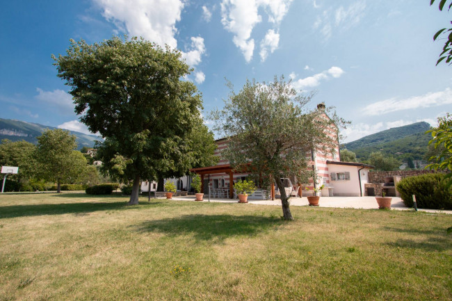 Casale in vendita a Caprino Veronese