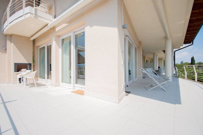 Appartamento in vendita a Sirmione