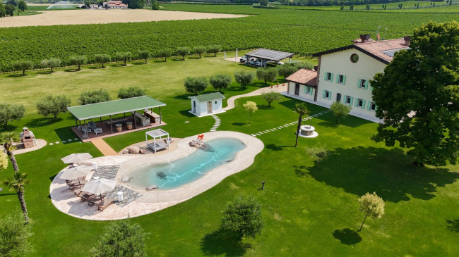 Villa for sale in Lazise
