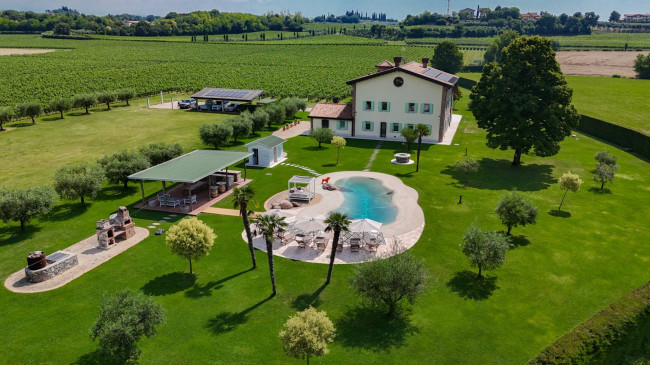 Villa for sale in Lazise