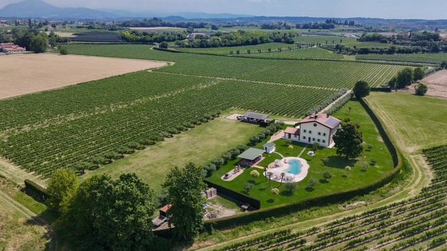 Villa for sale in Lazise