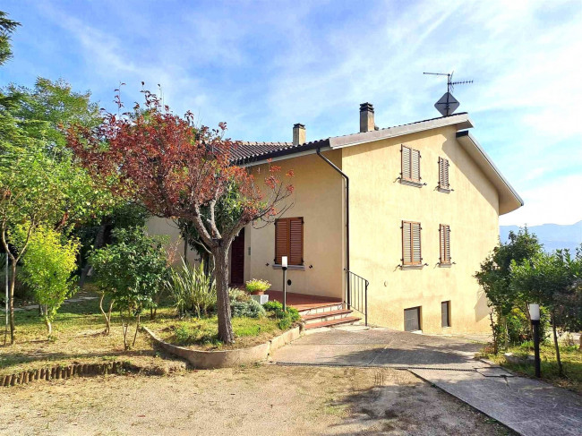 Casa singola a Rosora