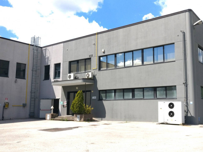 Capannone a Fabriano