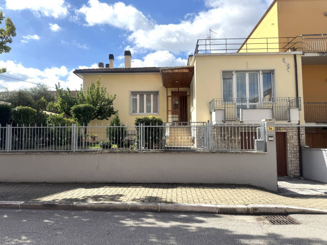 Casa Semindipendente a Fabriano