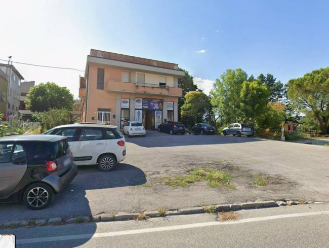 Locale commerciale a Fabriano