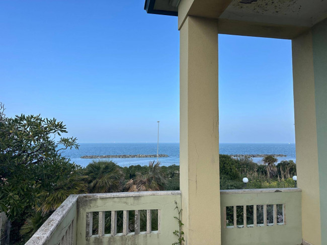 Casa singola in Vendita a Ancona