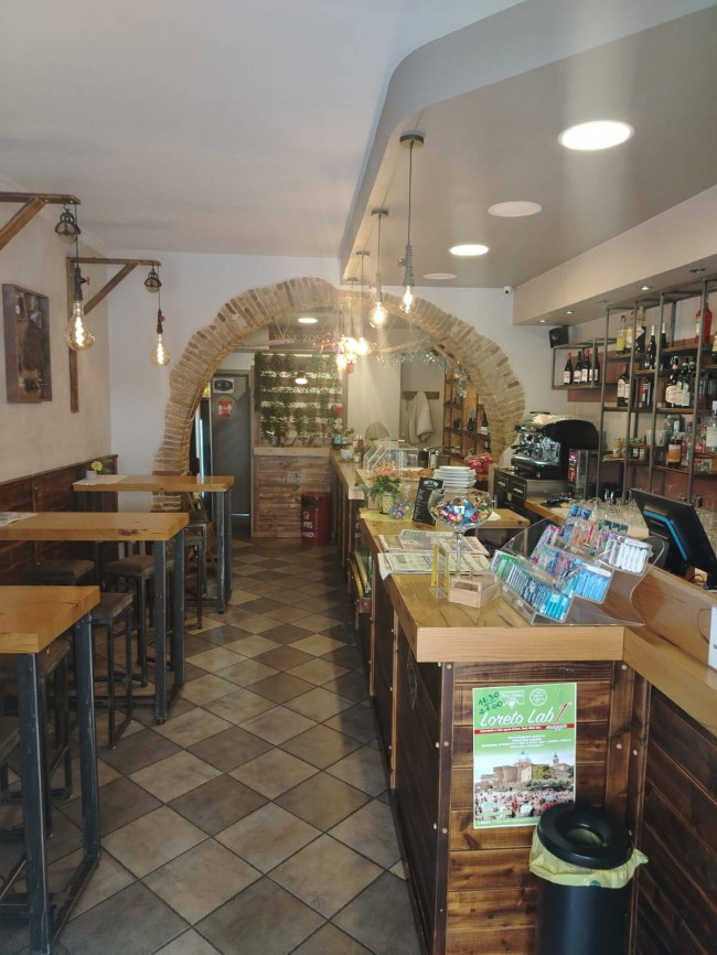 Attività commerciale in Vendita a Loreto
