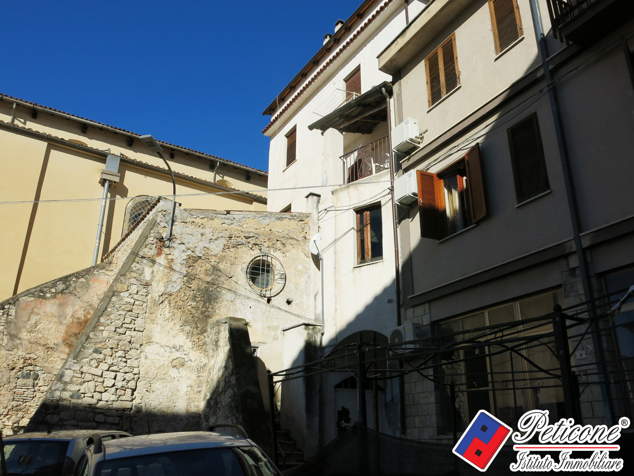  fondi vendita quart: centro storico istituto immobiliare peticone