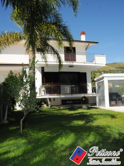 VILLA di LUSSO con PISCINA PRIVATA