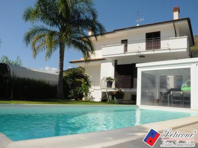 VILLA di LUSSO con PISCINA PRIVATA