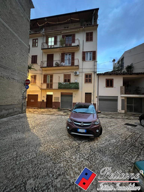 LUMINOSO APPARTAMENTO al 3°PIANO, COME NUOVO
