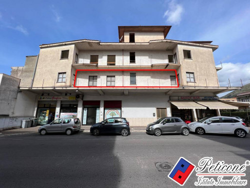 APPARTAMENTO su STRADA PRINCIPALE a POCHI PASSI DALLA PIAZZA