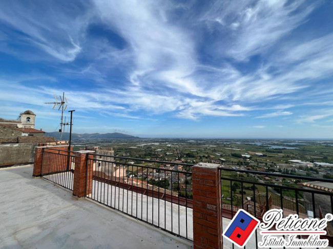 APPARTAMENTO con AMPIO TERRAZZO che affaccia su VISTA PANORAMICA