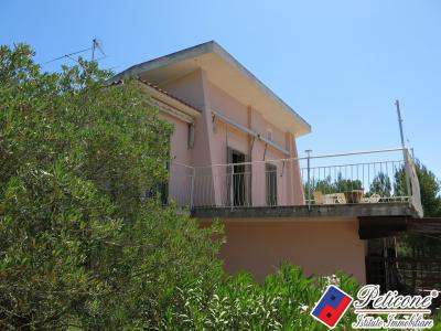 Appartamento con Terrazzo Panoramico e Vista Mare da Sogno