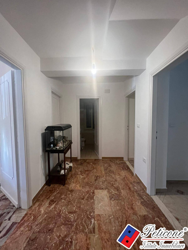 IN AFFITTO APPARTAMENTO RISTRUTTURATO CON TERRAZZO, NEL VERDE