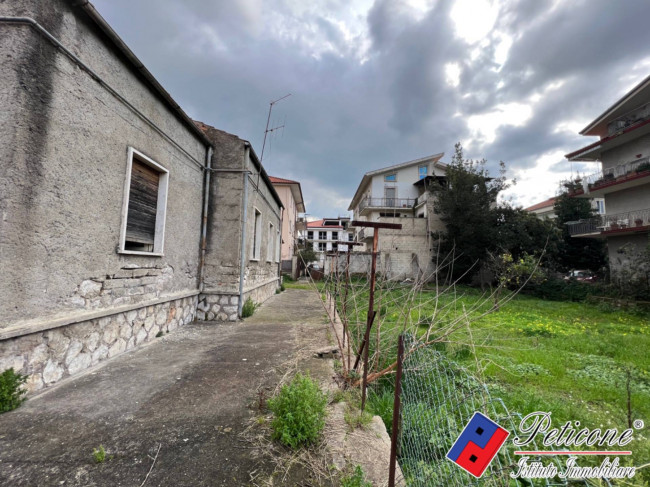 VILLA UNIFAMILIARE DA RISTRUTTURARE