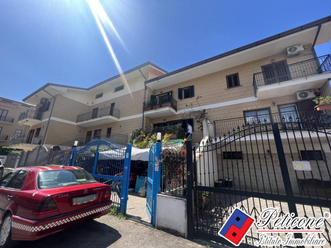VILLA a SCHIERA con RUSTICO e AMPIO GIARDINO