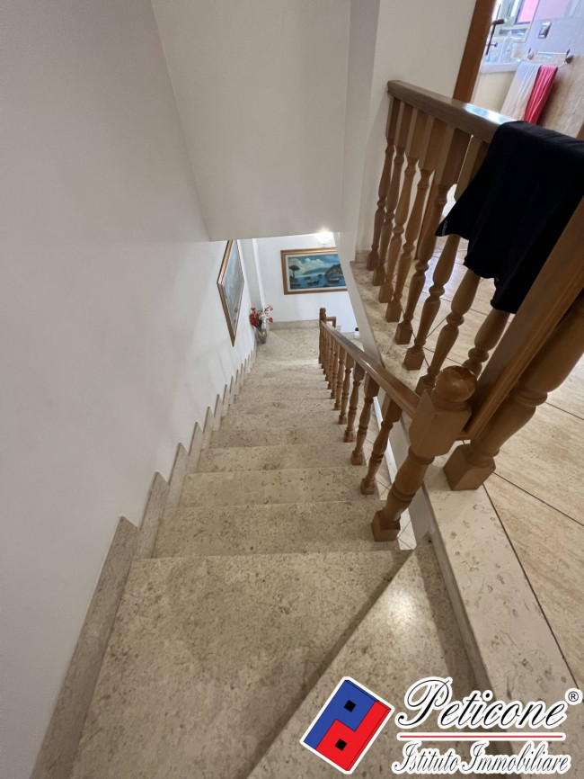 VILLA a SCHIERA con RUSTICO e AMPIO GIARDINO