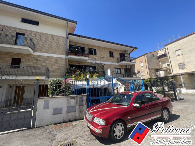 VILLA a SCHIERA con RUSTICO e AMPIO GIARDINO