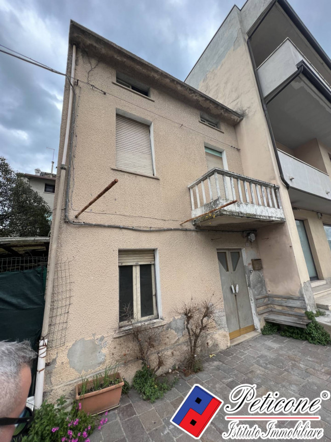 APPARTAMENTO da RISTRUTTURARE a 500 MT DAL MARE