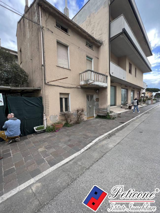 APPARTAMENTO da RISTRUTTURARE a 500 MT DAL MARE