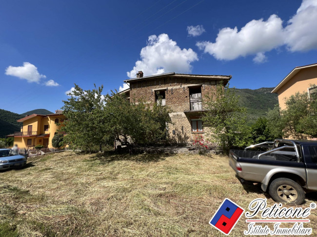 AMPIA VILLA A CAMPODIMELE di 400 MQ, con  GIARDINO PRIVATO E VISTA SUL VERDE!