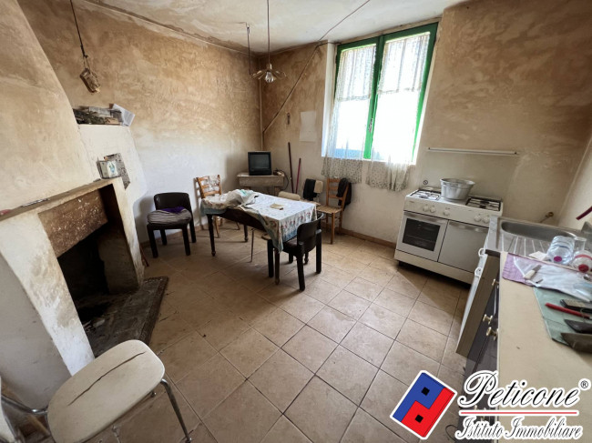 AMPIA VILLA A CAMPODIMELE di 400 MQ, con  GIARDINO PRIVATO E VISTA SUL VERDE!
