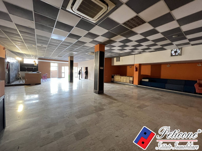 AMASENO – LOCALE COMMERCIALE DI 300 MQ SU STRADA AD ALTA VISIBILITÀ