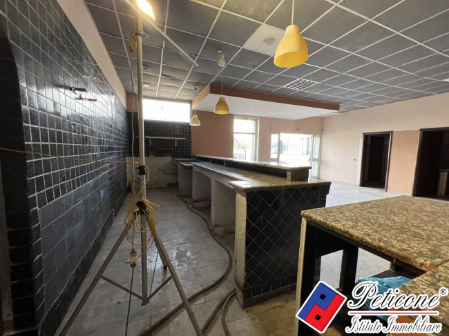 AMASENO – LOCALE COMMERCIALE DI 300 MQ SU STRADA AD ALTA VISIBILITÀ