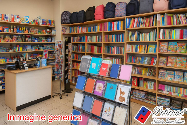 ATTIVITA' di CARTOLIBRERIA su STRADA TRAFFICATA VICINO ALLA PIAZZA