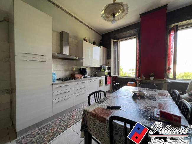 APPARTAMENTO 1°PIANO CON CANTINA, SITUATO IN PIENO CENTRO